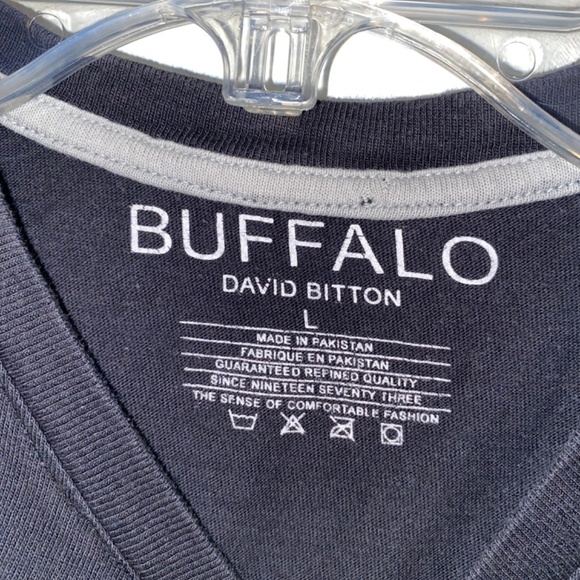 Buffalo David Bitton size large ladies V neck tshirt - Picture 4 of 4